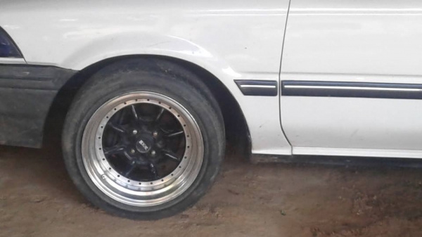 ขายแม็กหน้า8หลัง9ขอบ15พร้อมยาง0966859554