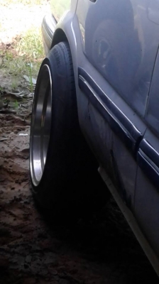 ขายแม็กหน้า8หลัง9ขอบ15พร้อมยาง0966859554