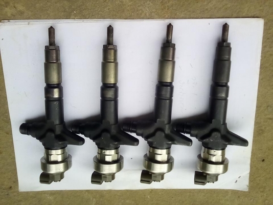 ขายหัวฉัดเดิมยกชุดให้ทั้งต้นและปลายdmax6000บาท0966859554