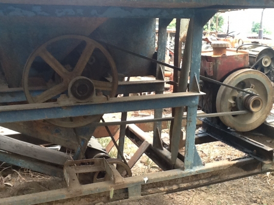 เครื่องหั่นลำเลียง พร้อมเครื่องเครื่องยนต์ ถูกๆยังใช้งานได้ปรกติ