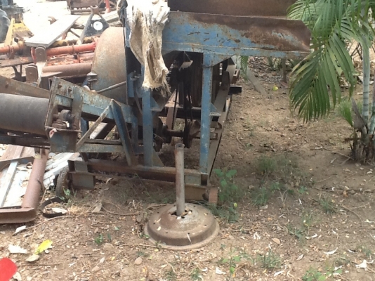 เครื่องหั่นลำเลียง พร้อมเครื่องเครื่องยนต์ ถูกๆยังใช้งานได้ปรกติ