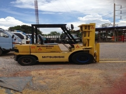 รถโฟลค์ลิฟท์ mitsubishi 2.5 ตัน ยกสูง 5 เมตร เครื่องเบนซิน เกียร์ธรรมดา 4 ล้อ 175,000.-