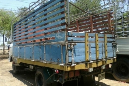 หกล้อ HINO  KM310 รถห้าง เครื่อง 110 แรงม้า ซัซซีสวย ยางดี 190,000