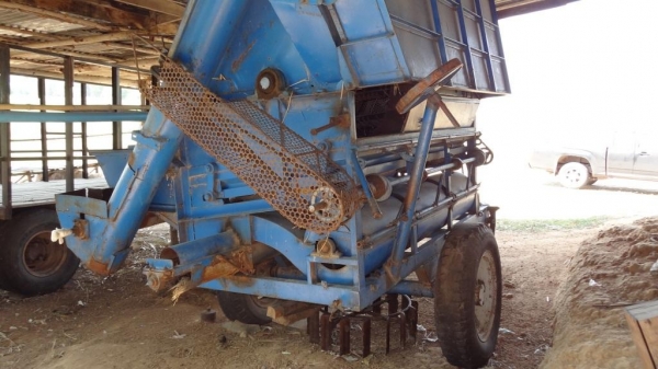 ขายตู้นวดข้าว ติดรถไถ (รถไถลาก) ขายตู้นวดข้าว ติดรถไถ (รถไถลาก)