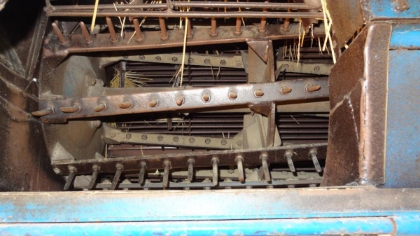 ขายตู้นวดข้าว ติดรถไถ (รถไถลาก) ขายตู้นวดข้าว ติดรถไถ (รถไถลาก)