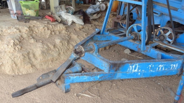 ขายตู้นวดข้าว ติดรถไถ (รถไถลาก) ขายตู้นวดข้าว ติดรถไถ (รถไถลาก)