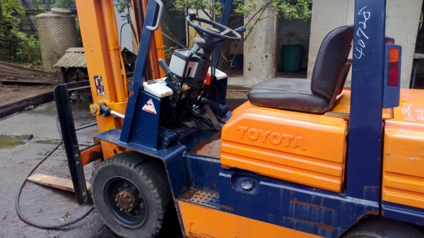 รถยกโตโยต้ารุ่น 5 น้ำหนักยก 2.5 ตัน เสาสูง 3 เมตร เครื่องดีเซล เกียร์ออโต้ รถยกโตโยต้ารุ่น 5 น้ำหนักยก 2.5 ตัน เสาสูง 3 เมตร เครื่องดีเซล เกียร์ออโต้