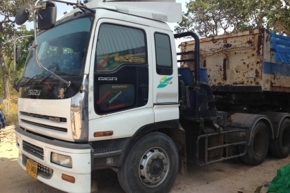 ISUZU DECA 275 HP 6RB1 รถสิบล้อหัวลาก เครื่องแน่นแรงดี ภายในหัวเก๋งคอนโซลสวยครบ CD แอร์เย็น พ.เพาเวอร์ ก.ไฟฟ้า เบรคทริ๊ปฟี้ ช่วงล่างแน่น ยางสภาพดี 70\% พร้อมลากพร้อมบรรทุกได้เลย เอกสารทะเบียนภาษีครบถูกต้องพร้อมโอน ราคาต่อรองได้ครับ