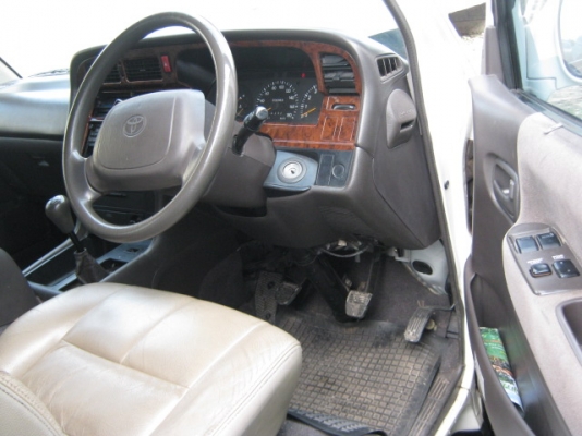 มือเดียว toyota grand wagon 03 เครื่องดีมาก ช่วงล่างดี ไม่โดนน้ำท่วม ตัวถังมีร่องรอยบ้างนะครับ