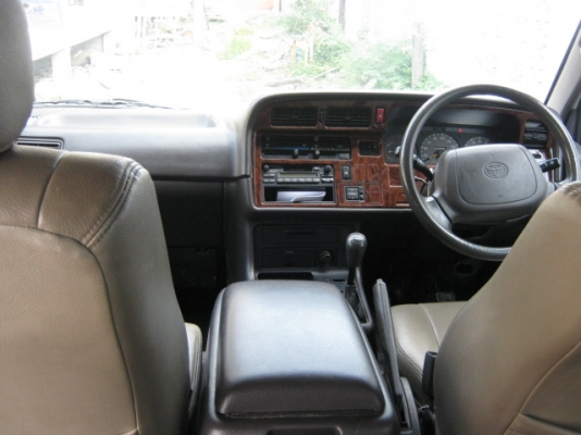 มือเดียว toyota grand wagon 03 เครื่องดีมาก ช่วงล่างดี ไม่โดนน้ำท่วม ตัวถังมีร่องรอยบ้างนะครับ