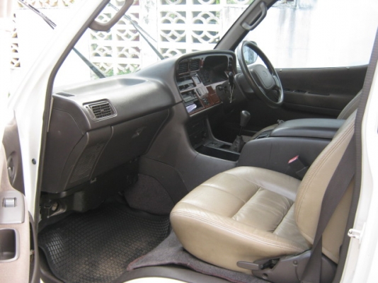 มือเดียว toyota grand wagon 03 เครื่องดีมาก ช่วงล่างดี ไม่โดนน้ำท่วม ตัวถังมีร่องรอยบ้างนะครับ