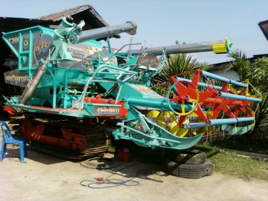 รถเกี่ยวข้าวไทยเจริญรุ่นซุปเปอร์เสี่ย