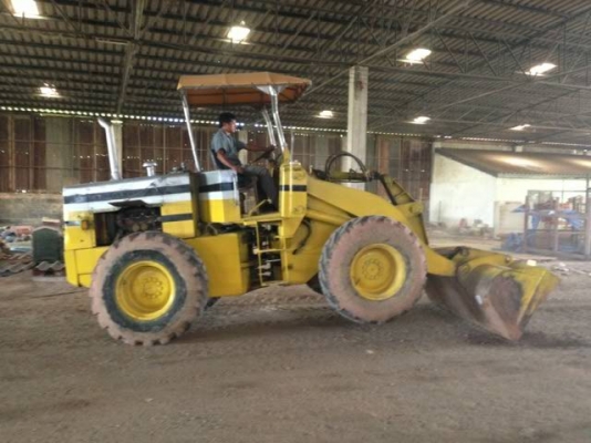 ขายรถตักล้อยางKOMATSU510พร้อมใช้สนใจโทร081-9701072 ขายรถตักล้อยางKOMATSU510พร้อมใช้สนใจโทร081-9701072