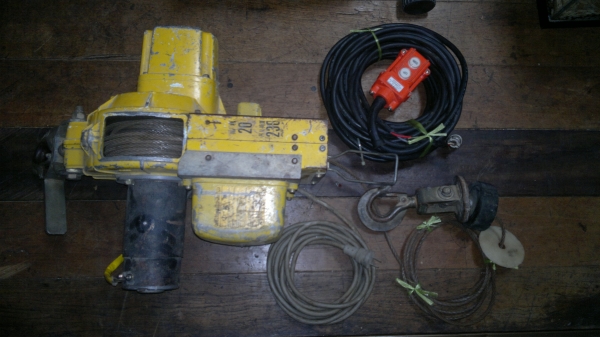 ขายรอกไฟฟ้ามือสองญี่ปุ่น230kg สลิง20เมตรไฟ100v