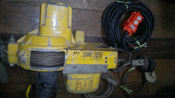 ขายรอกไฟฟ้ามือสองญี่ปุ่น230kg สลิง20เมตรไฟ100v