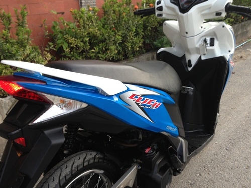 honda click125i สีน้ำเงินขาว ปี2555