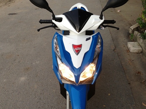 honda click125i สีน้ำเงินขาว ปี2555