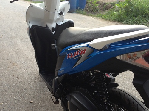 honda click125i สีน้ำเงินขาว ปี2555