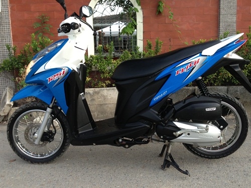 honda click125i สีน้ำเงินขาว ปี2555