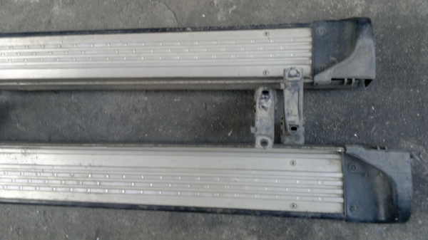 ขายบันไดข้างอลูมีเนียมเหมาะใส่กับรถกระบะทั่วไปราคาไม่แรง