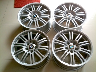 ล้อแม็กซ์ 18 นิ้ว BMW M3 กว้าง 8.5 ออฟ ET42 ขนาด 5รู120 ใส่บีเอ็มทุกรุ่นได้พอดี ล้อแม็กซ์ 18 นิ้ว BMW M3 กว้าง 8.5 ออฟ ET42 ขนาด 5รู120 ใส่บีเอ็มทุกรุ่นได้พอดี