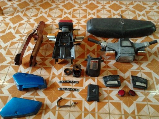 ขายอะไหล่ C 900เดิมแท้ ของเยอะเกือบทั้งคัน หาอยู่ลองชม วงล้อวิบาก DT  บั้มเบลค 3 ตัว แผงคอ 1 ชุด คาร์บู LIFAN 125 ใหม่ยังไม่ได้ใช้ ราคา ถูก