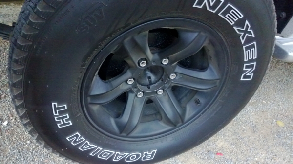 ล้อเล็บเหยี่ยวแท้ๆพร้อมยาง265/70/16 HT