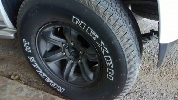 ล้อเล็บเหยี่ยวแท้ๆพร้อมยาง265/70/16 HT ล้อเล็บเหยี่ยวแท้ๆพร้อมยาง265/70/16 HT