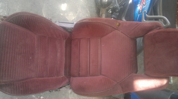 ขายเบาะรถยต์กำมะหยี่1คู่