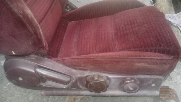 ขายเบาะรถยต์กำมะหยี่1คู่