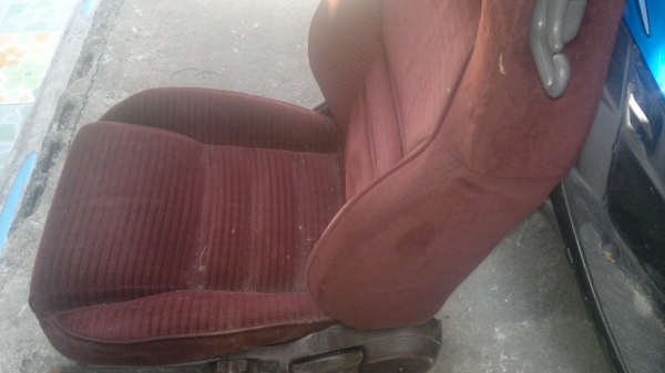 ขายเบาะรถยต์กำมะหยี่1คู่