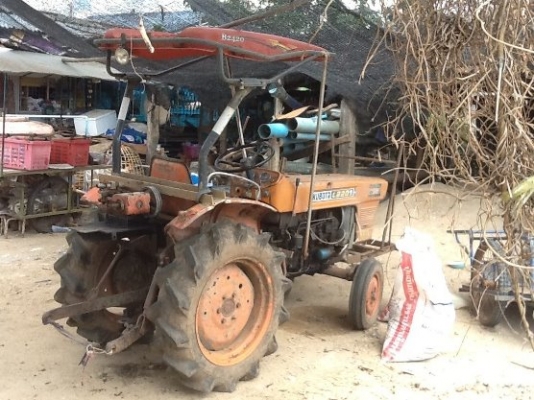ขายรถไถKUBOTA L2201 พร้อมอุปกรณ์หลายอย่างแถมให้ราคา 85000