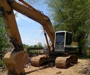 KOMATSU PC 200-5 เอกสารเล่มทะเบียนครบ เครื่องเดิมปั๊มเดิมทำงานเร็วไม่โหลด บอดี้สวยจัดทั้งคัน บูมอาร์มสวยไม่มีปะไม่มีดาม ช่วงล่างเอวแน่น โรลเลอร์โซ่บูทใบแทรก สภาพดีประมาณ 70\% พร้อมทำงานได้เลย ราคาต่อรองได้ครับ