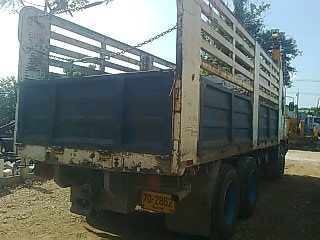 ขายรถ 10 ล้อรั้วถังเหล็ก NISSAN UD ใส่เครื่อง P11C 320 แรงม้า 2 เพลา มีระบบลากพ่วง ราคา 850000