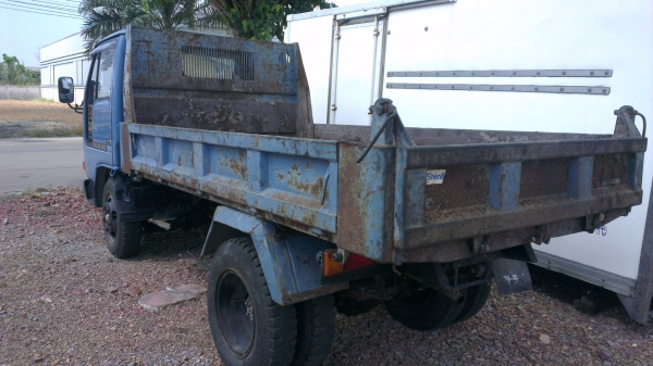 รถดั้มหกล้อเล็ก รถเก่าญี่ปุ่น เครื่องยนต์ FD46 135แรง  รถพร้อมใช้งาน