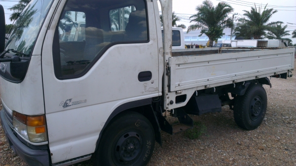 รถบรรทุก 4ล้อ สภาพสวยๆ เดิมๆจากนอก  เครื่อง 4HF 125แรง