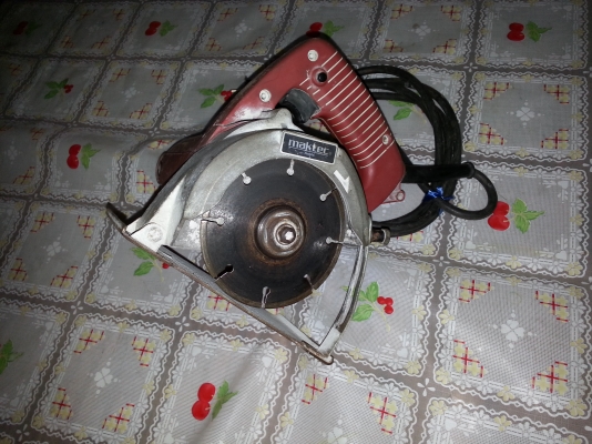 ขายเครื่องตัดกระเบื้องยี่ห้อ   maktec สภาพดีพร้อมใช้งานครับ