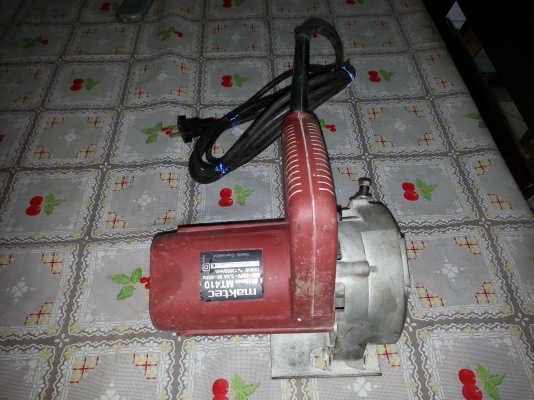 ขายเครื่องตัดกระเบื้องยี่ห้อ   maktec สภาพดีพร้อมใช้งานครับ