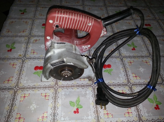 ขายเครื่องตัดกระเบื้องยี่ห้อ   maktec สภาพดีพร้อมใช้งานครับ