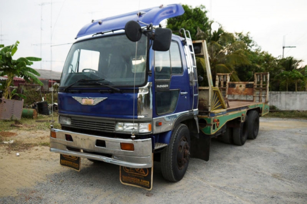 เทรเลอร์บรรทุกรถเกี่ยว HINO 10 ล้อ 2 เพลา เทรเลอร์บรรทุกรถเกี่ยว HINO 10 ล้อ 2 เพลา