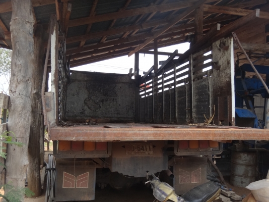 ขายด่วนรถบรรทุกสิบล้อสองเพลาดั้มพ์ ISUZU  DEGA  195  ปี  40  พร้อมใช้งาน