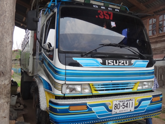 ขายด่วนรถบรรทุกสิบล้อสองเพลาดั้มพ์ ISUZU  DEGA  195  ปี  40  พร้อมใช้งาน