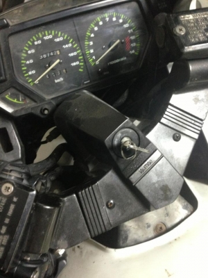 GPZ 750 พร้อมสำเนาทะเบียนแท้ GPZ 750 พร้อมสำเนาทะเบียนแท้