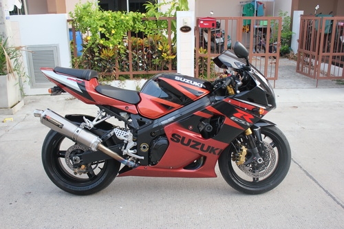 ขายด่วน SUZUKI GSXR1000 K4 วิ่งน้อย  มีท่อแต่ง กันล้ม เครื่องดี