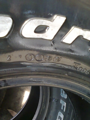 ขายยางBF 275 70 16 ปี11  13500