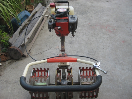 เครื่องพรวนหญ้าในร่องข้าว