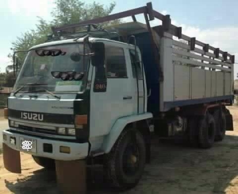 ISUZU ROCKY FXZ 210 HP 6SA1 สิบล้อดั๊มพ์ 2 เพลา กระบะดั๊มพ์มิเนียม 12 ตันทรงดีสภาพสวย เครื่องแห้งแรงดีไม่เยิ้ม ภายในเก๋งคอนโซลสวยครบ ช่วงล่างคัชซีใหญ่สวยไม่มีแตกไม่มีบวม ยางสภาพดีมากทั้ง 10 เส้นประมาณ 70\% พร้อมใช้งาน เอกสารทะเบียนภาษีเต็มครบไม่มีขาดพร้อมโ