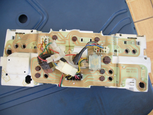 ขาย คอนโซลและอุปกรณ์ภายในdatsun 720 ตัวนอกสวยๆๆยกชุด (0866208316)เจ๋ง