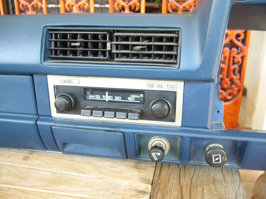 ขาย คอนโซลและอุปกรณ์ภายในdatsun 720 ตัวนอกสวยๆๆยกชุด (0866208316)เจ๋ง