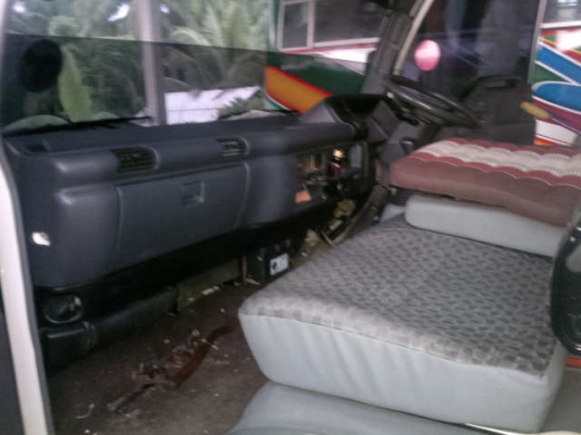 รถอิซูซุ 6 ล้อดั๊ม NQR 150 แรงม้า ปี 51  สนใจติดต่อ 081 - 6079515